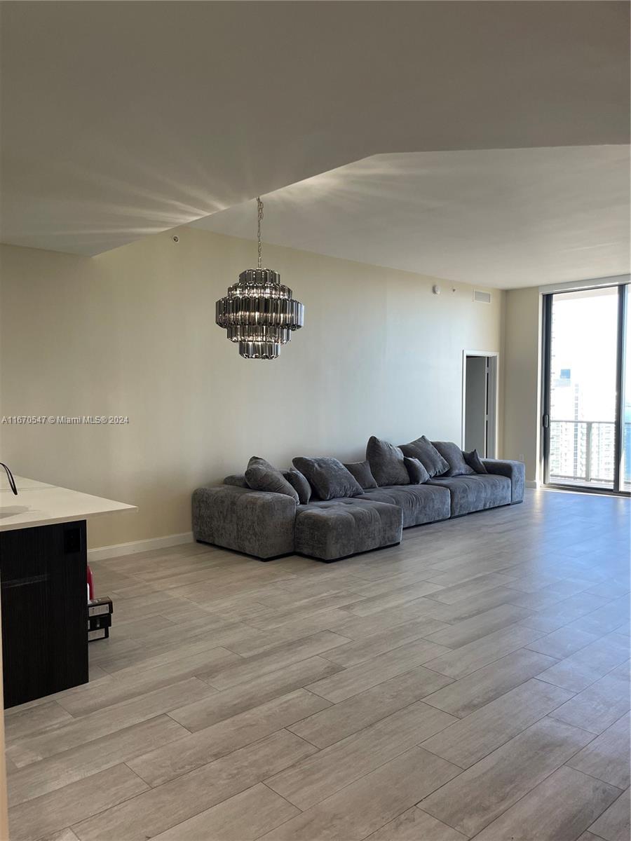 55 SW 9th St #4304, Miami FL 33130