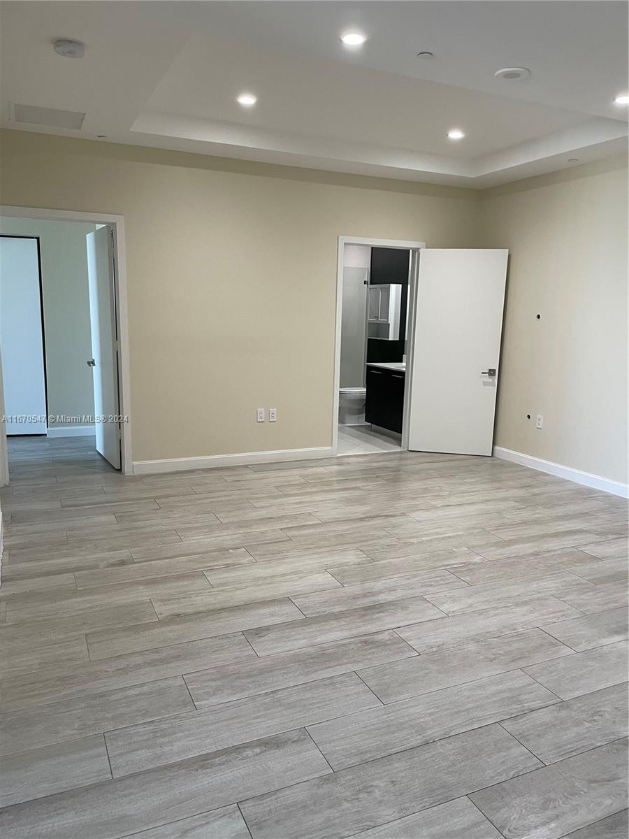 55 SW 9th St #4304, Miami FL 33130