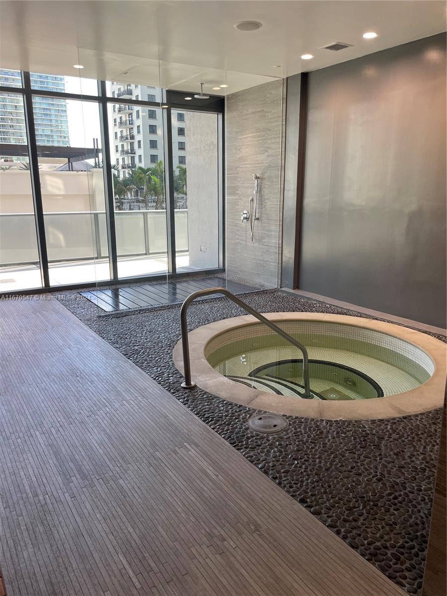 55 SW 9th St #4304, Miami FL 33130
