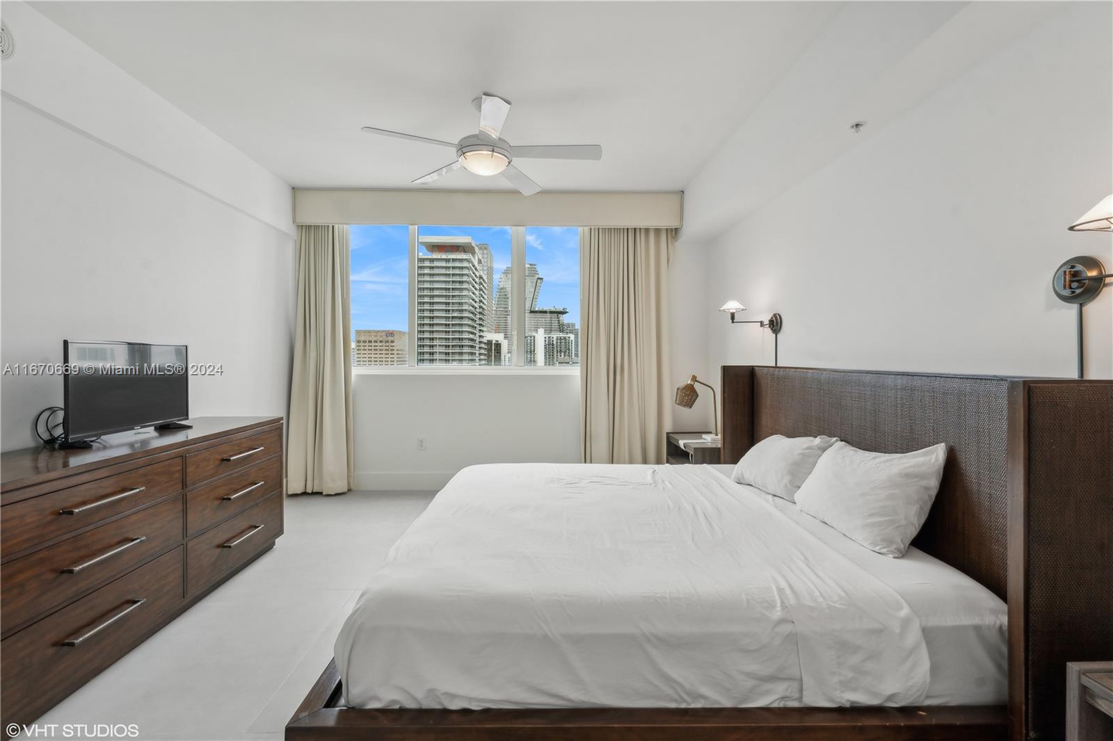 244 Biscayne Blvd #3903, Miami FL 33132