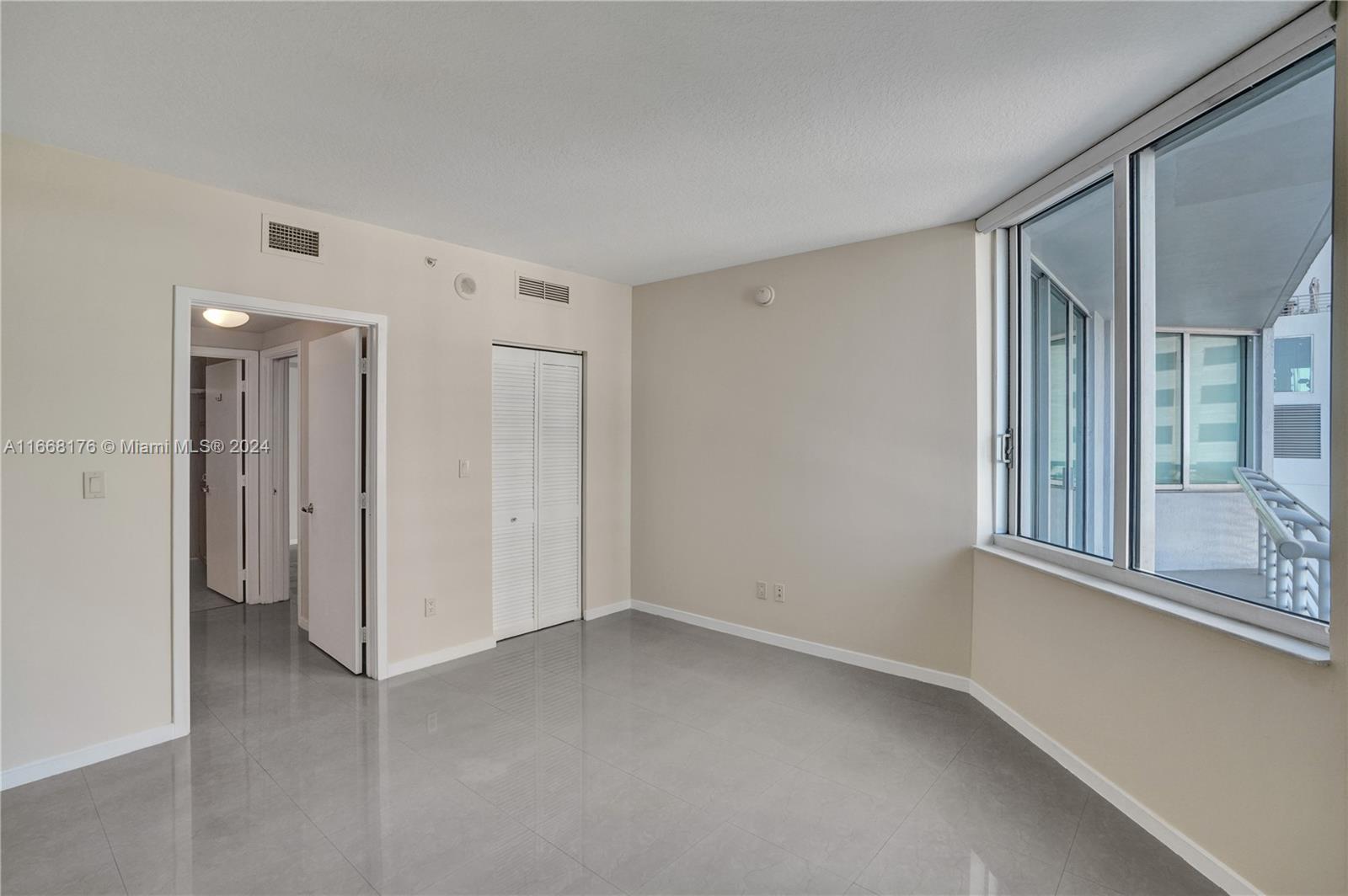 335 S Biscayne Blvd #1008, Miami FL 33131
