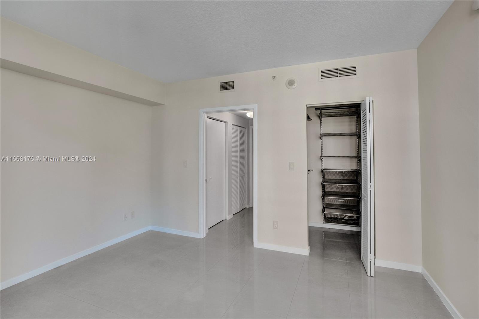 335 S Biscayne Blvd #1008, Miami FL 33131