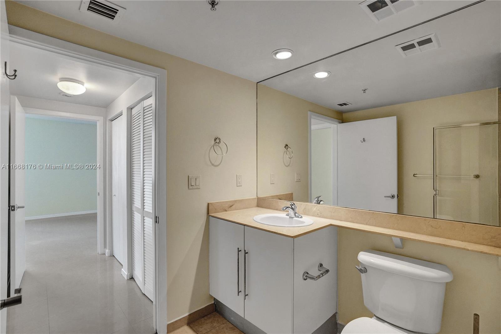 335 S Biscayne Blvd #1008, Miami FL 33131