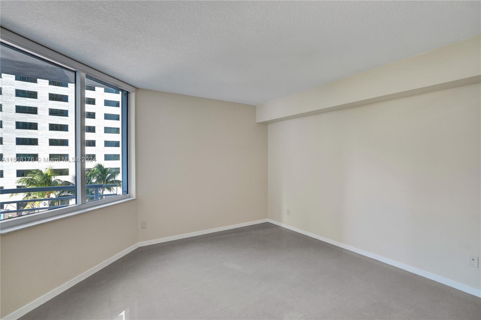 335 S Biscayne Blvd #1008, Miami FL 33131