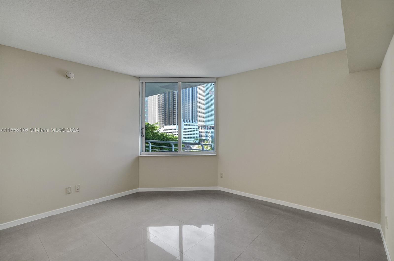 335 S Biscayne Blvd #1008, Miami FL 33131