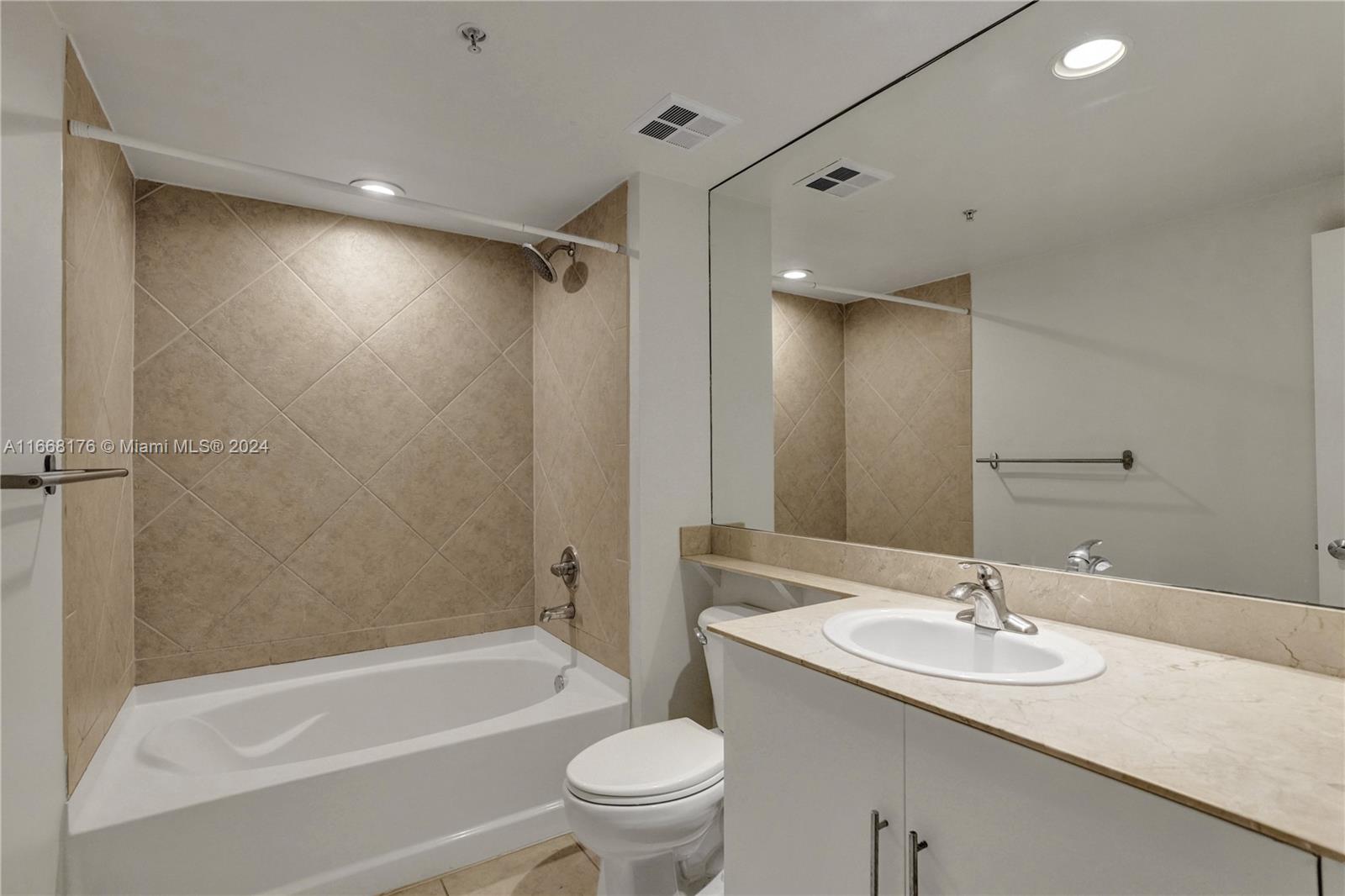 335 S Biscayne Blvd #1008, Miami FL 33131