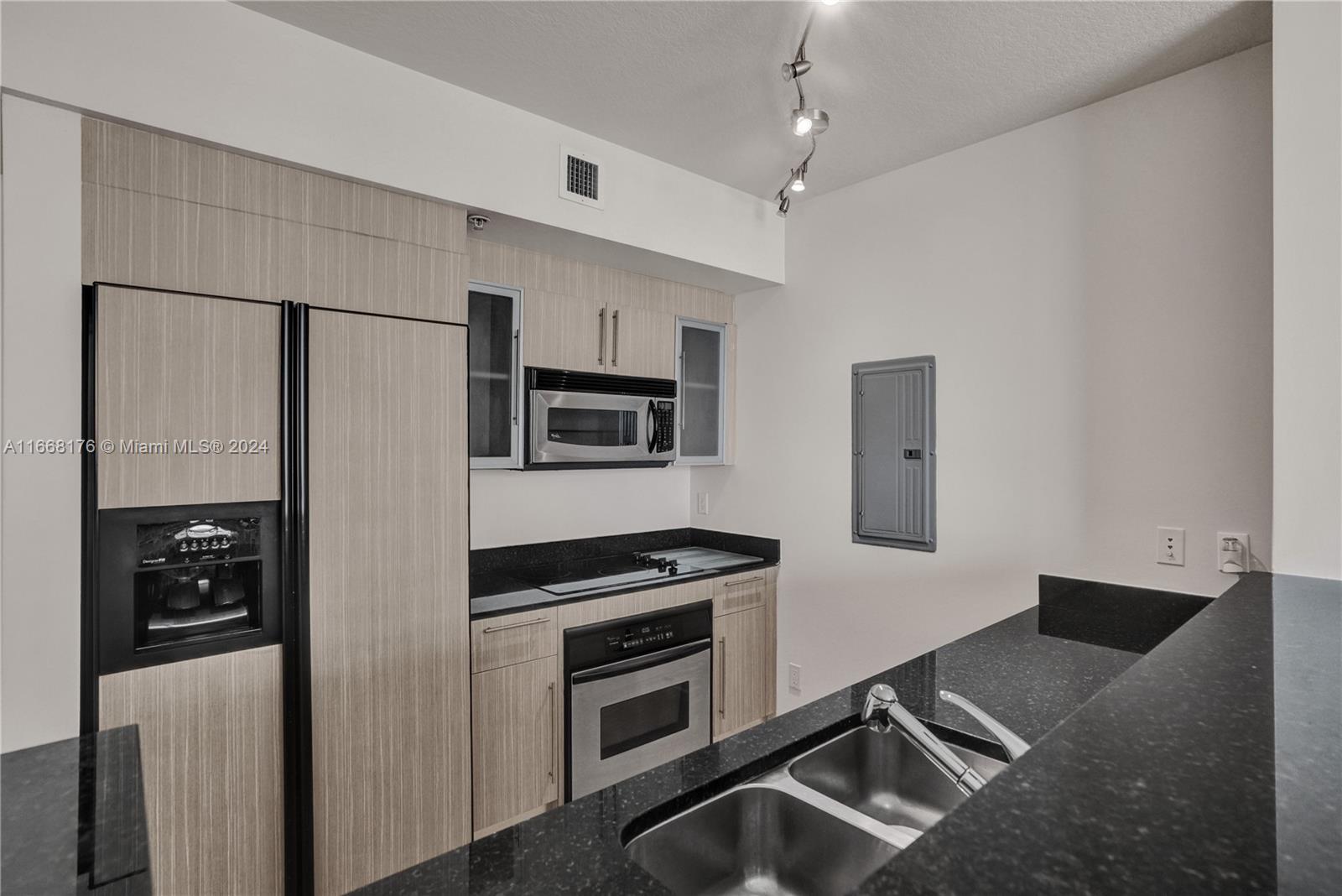 335 S Biscayne Blvd #1008, Miami FL 33131