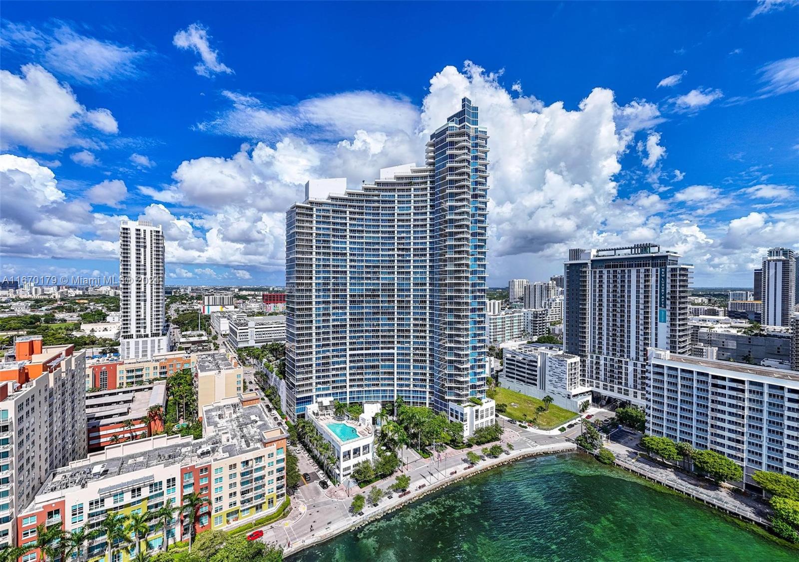 Enjoy this wonderful corner unit with Breathtaking Views of Biscayne Bay and Miami Beach Skyline from the living room and the primary bedroom. The apartment features semi-private elevator/foyer, with spacious layout, an open-concept kitchen equipped with top-of-the-line appliances, spacious private terrace and laundry room. Paramount Bay was designed by Arquitectonica-Lenny Kravitz. It is one of the most stylish & upscale buildings in a prime location of Miami's Edgewater area with 5-star amenities that includes 2 swimming pools, a 6000sf state of the art spa and fitness center, kids/Teens game room, party room, concierge service, valet parking, party room with chef's kitchen, catering kitchen, meeting room, library and more. Close to the performing arts, Perez Art Museum - Frost science.