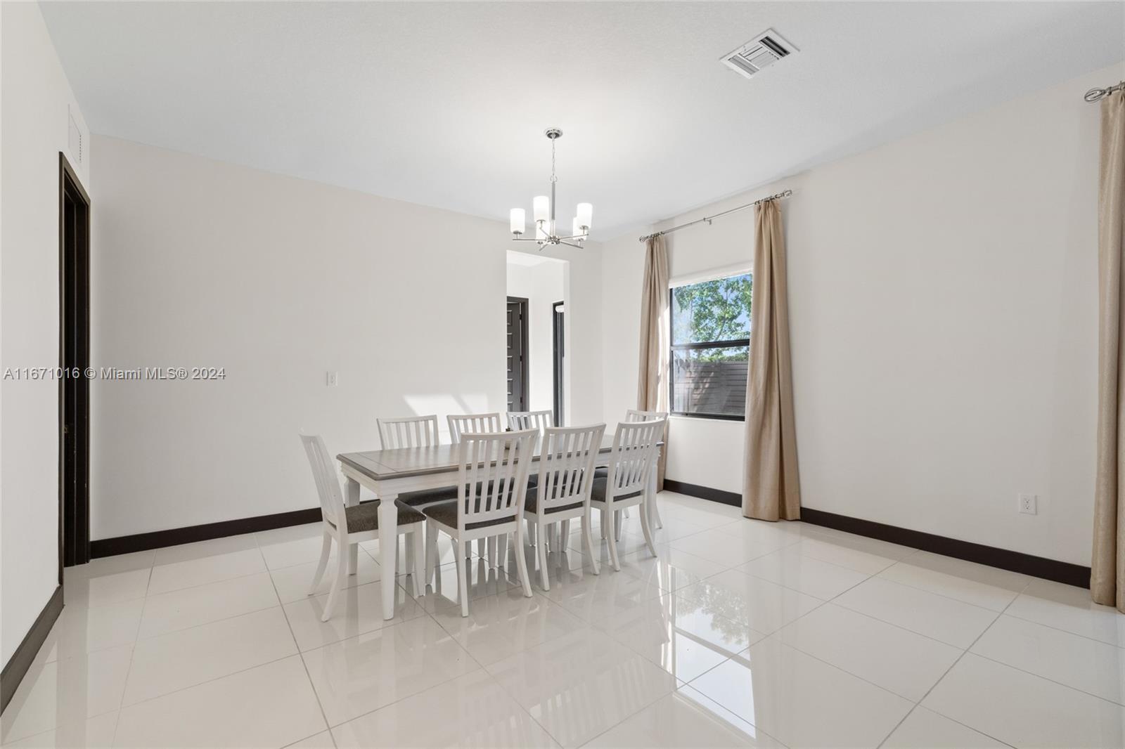 15463 NW 88th Ave, Miami Lakes, Florida image 11