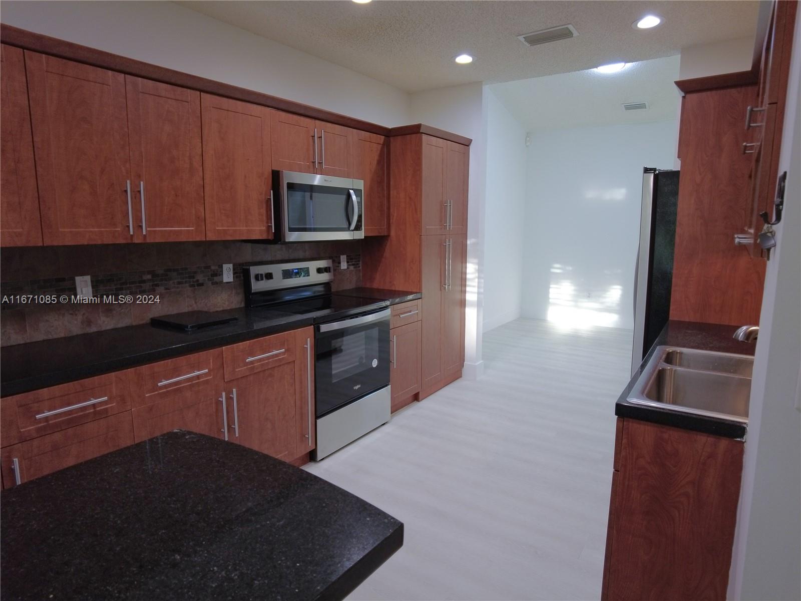 16359 Malibu Dr #60, Weston, Florida image 14