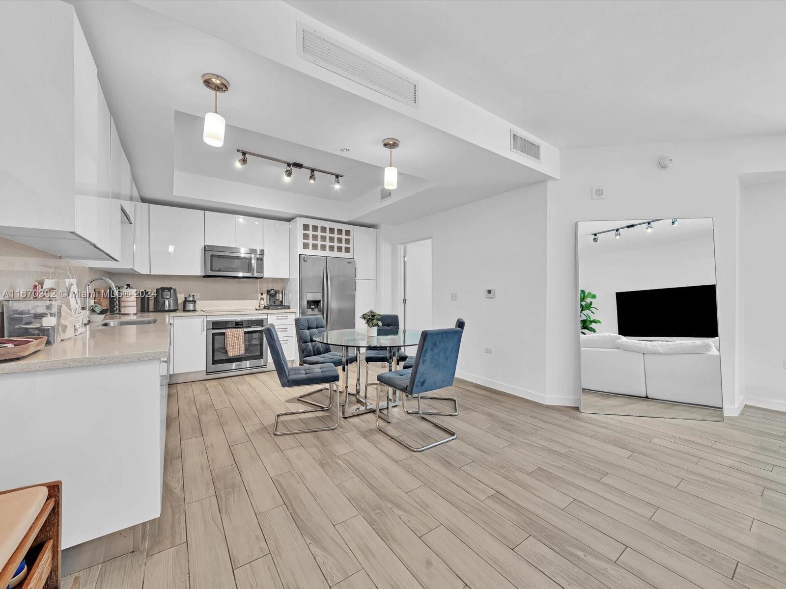 999 SW 1st Ave #1801, Miami FL 33130