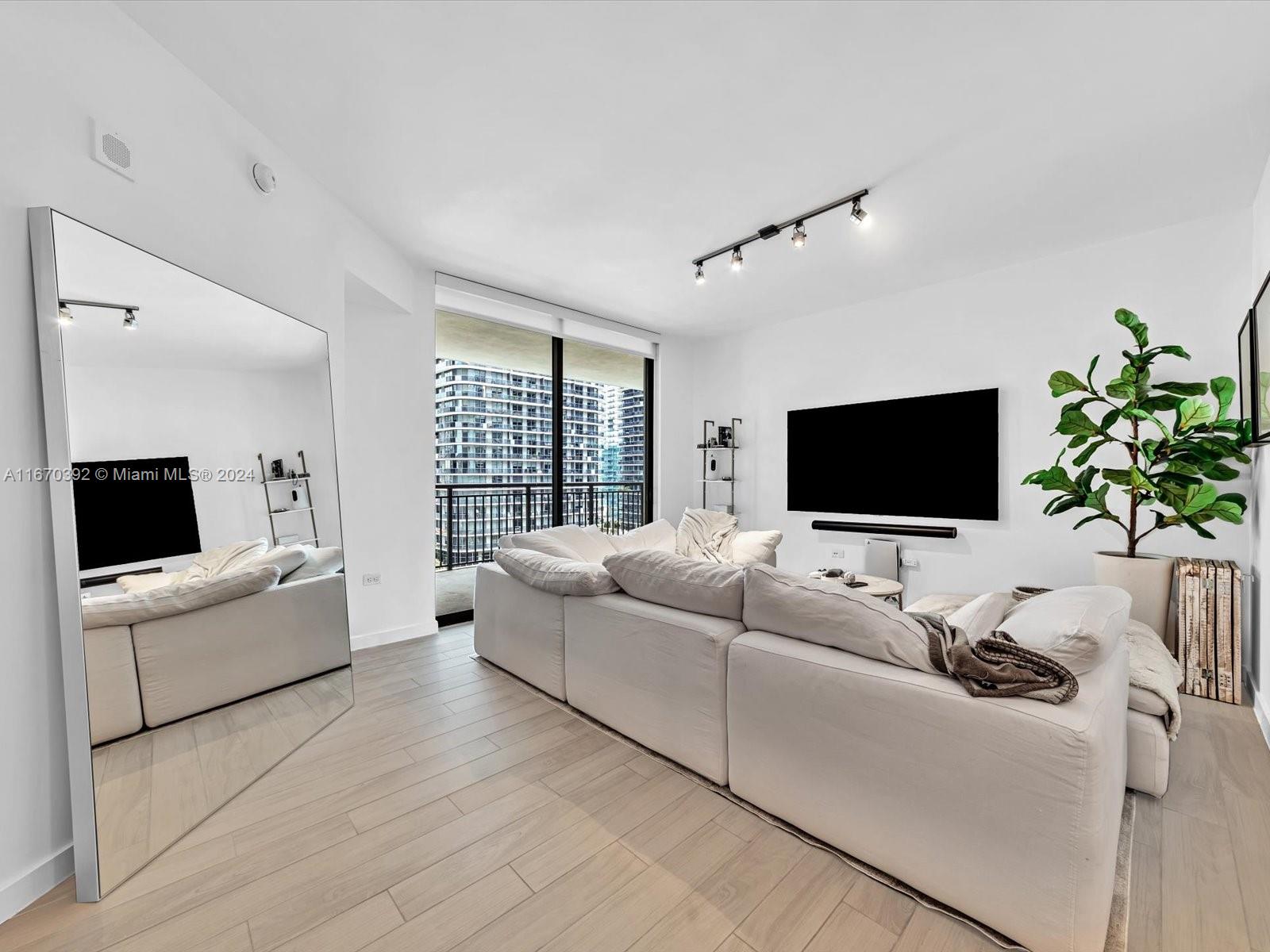 999 SW 1st Ave #1801, Miami FL 33130