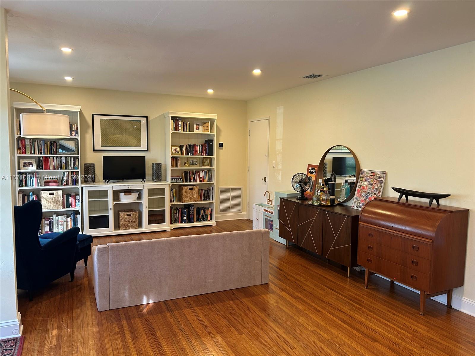 Listing Photo 6
