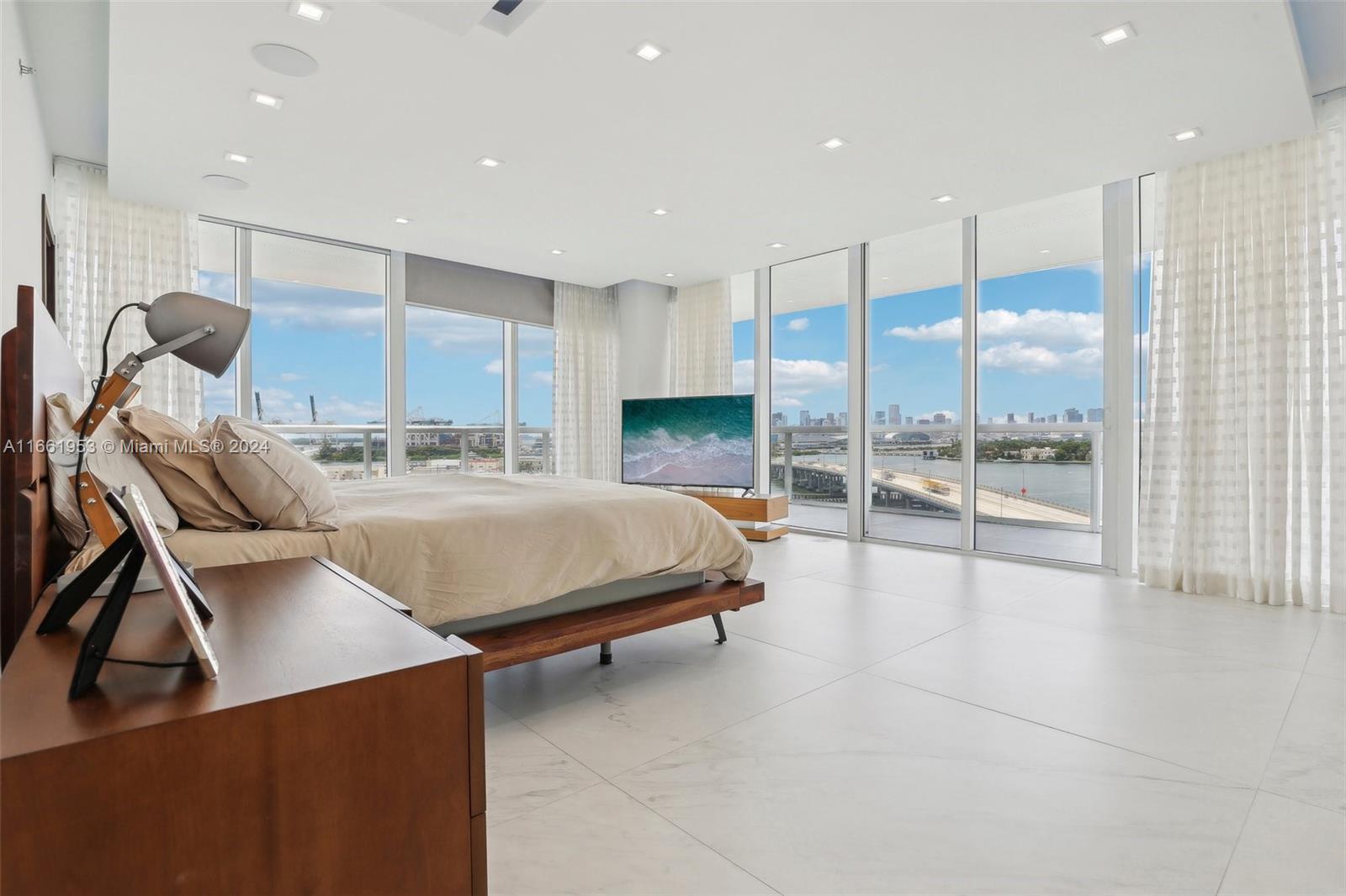 450 Alton Rd #901-902, Miami Beach FL 33139