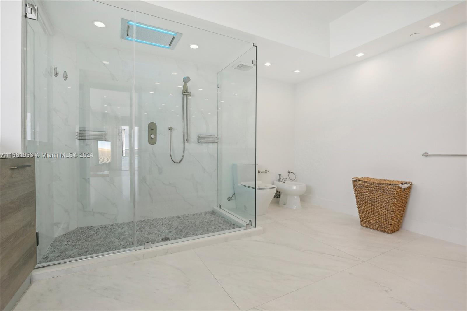 450 Alton Rd #901-902, Miami Beach FL 33139