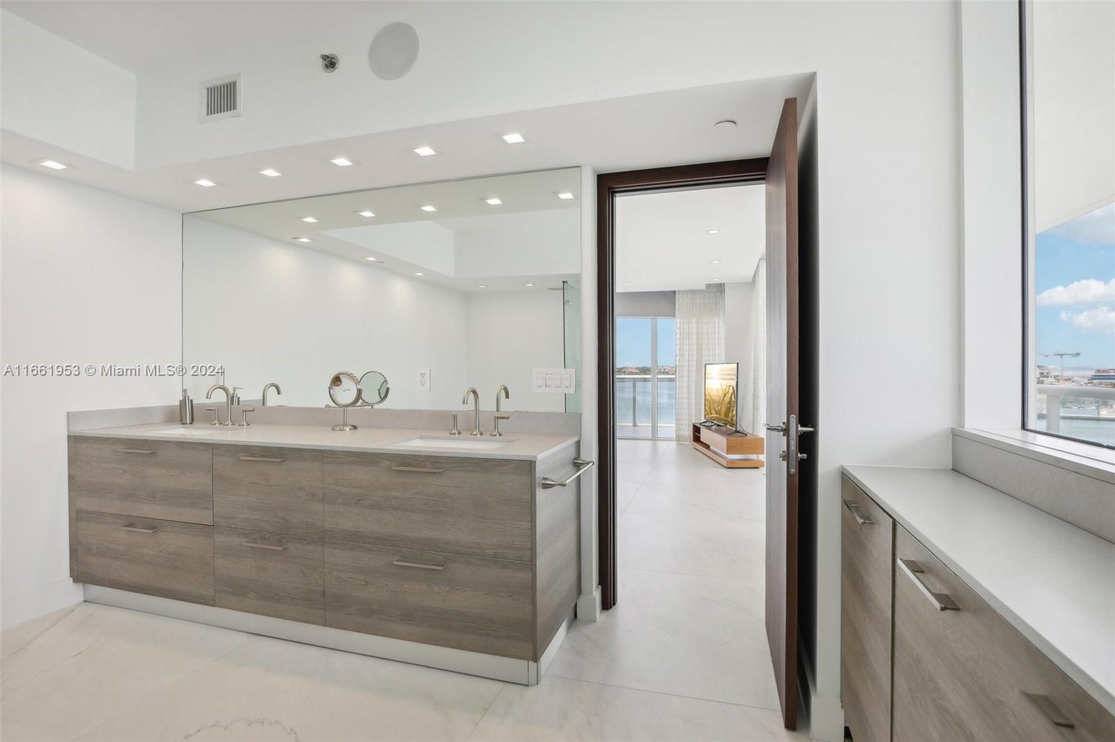 450 Alton Rd #901-902, Miami Beach FL 33139
