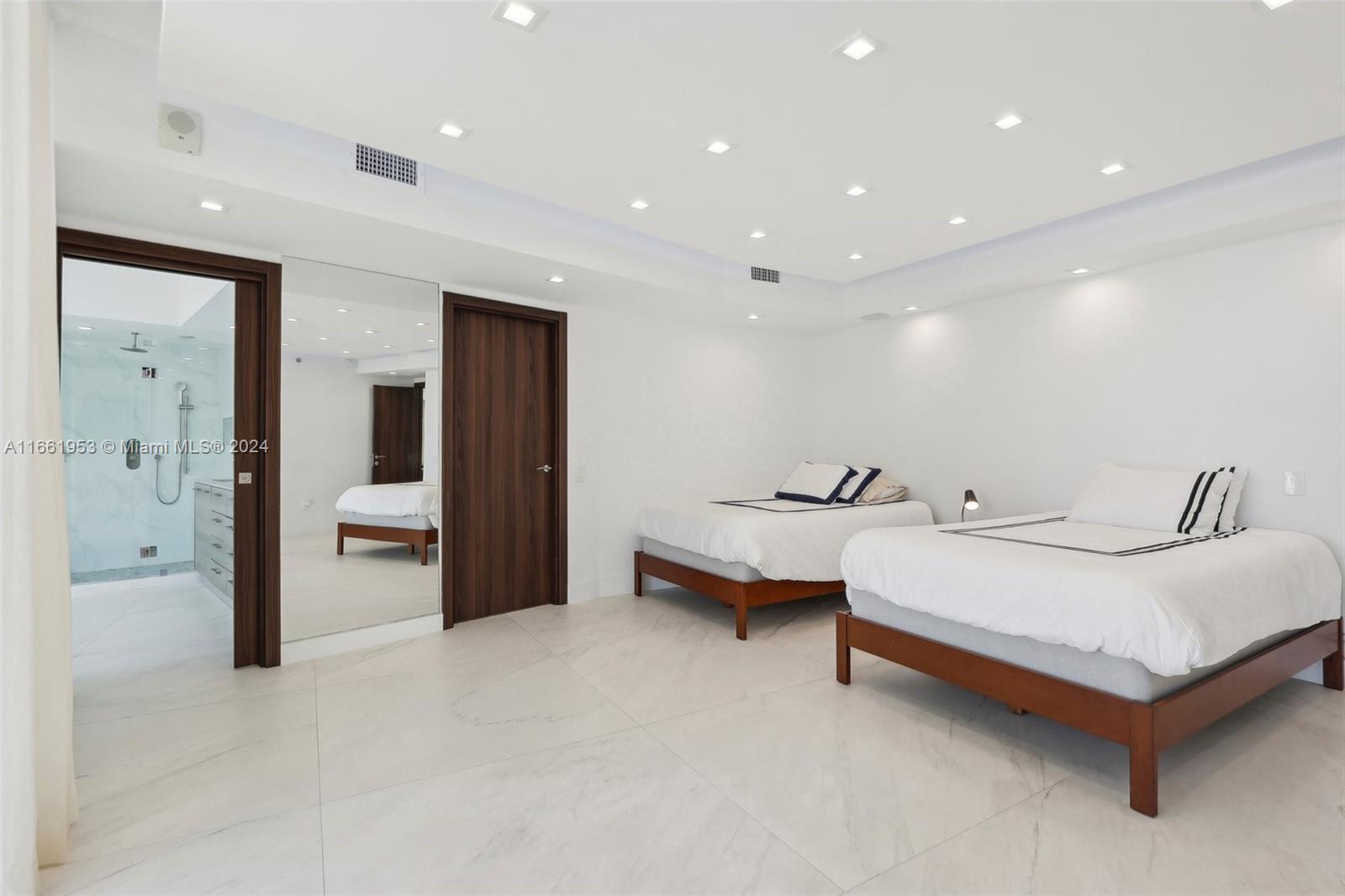 450 Alton Rd #901-902, Miami Beach FL 33139