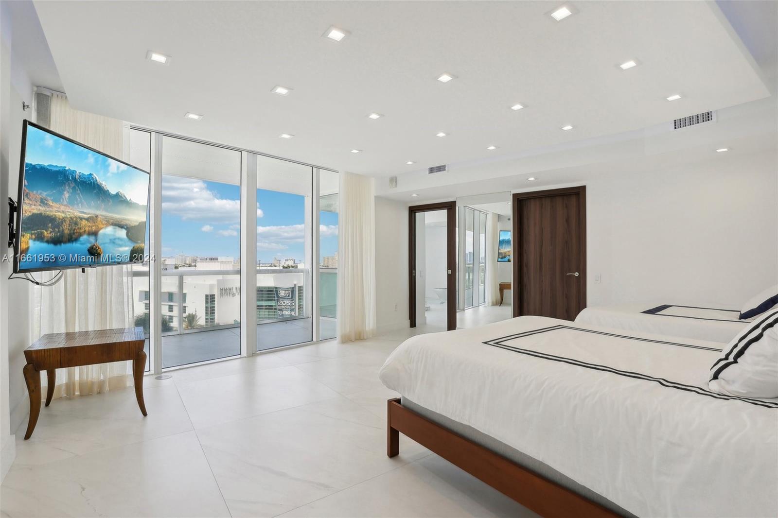 450 Alton Rd #901-902, Miami Beach FL 33139