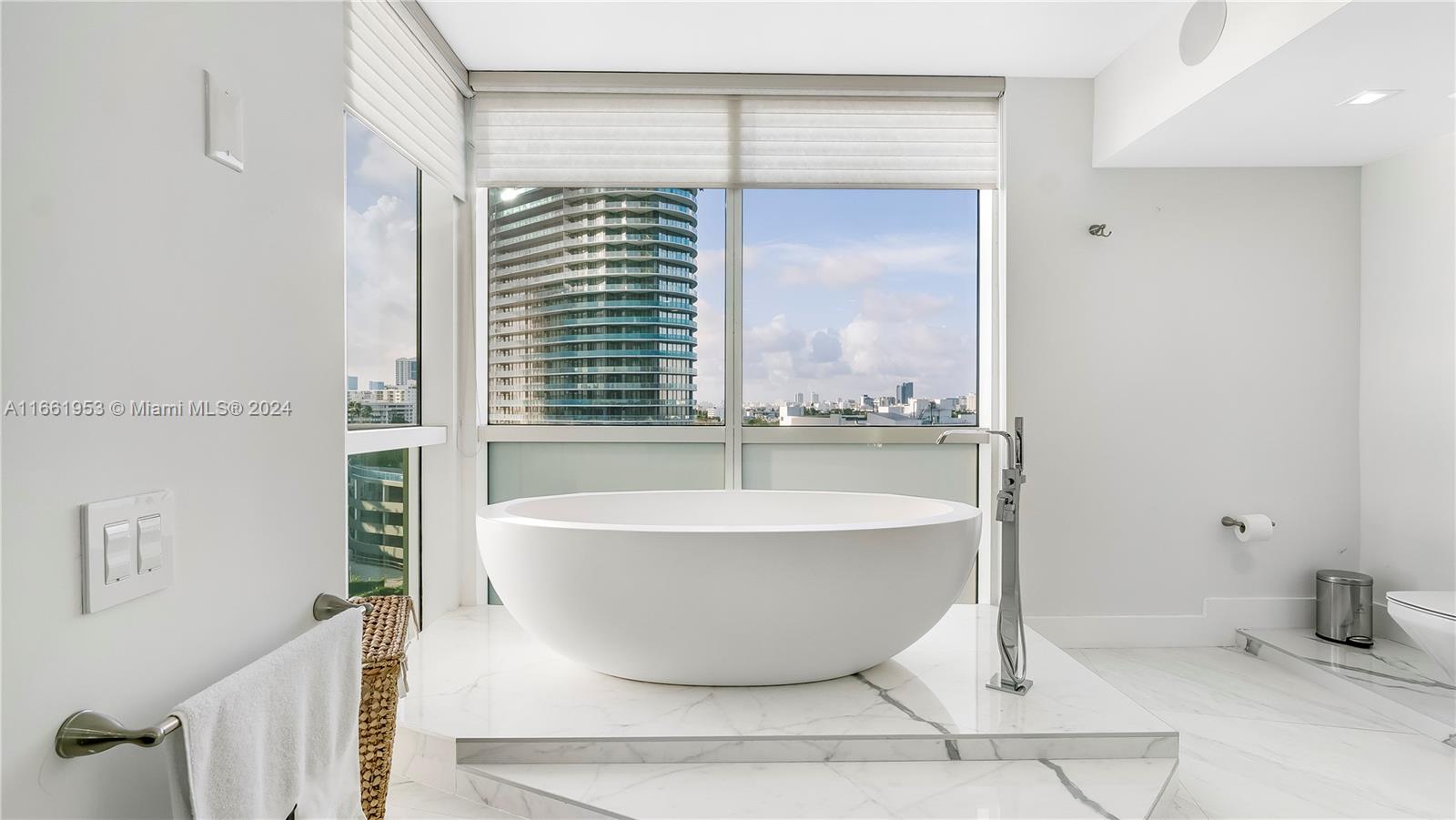 450 Alton Rd #901-902, Miami Beach FL 33139
