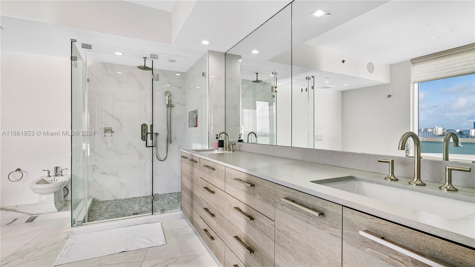 450 Alton Rd #901-902, Miami Beach FL 33139
