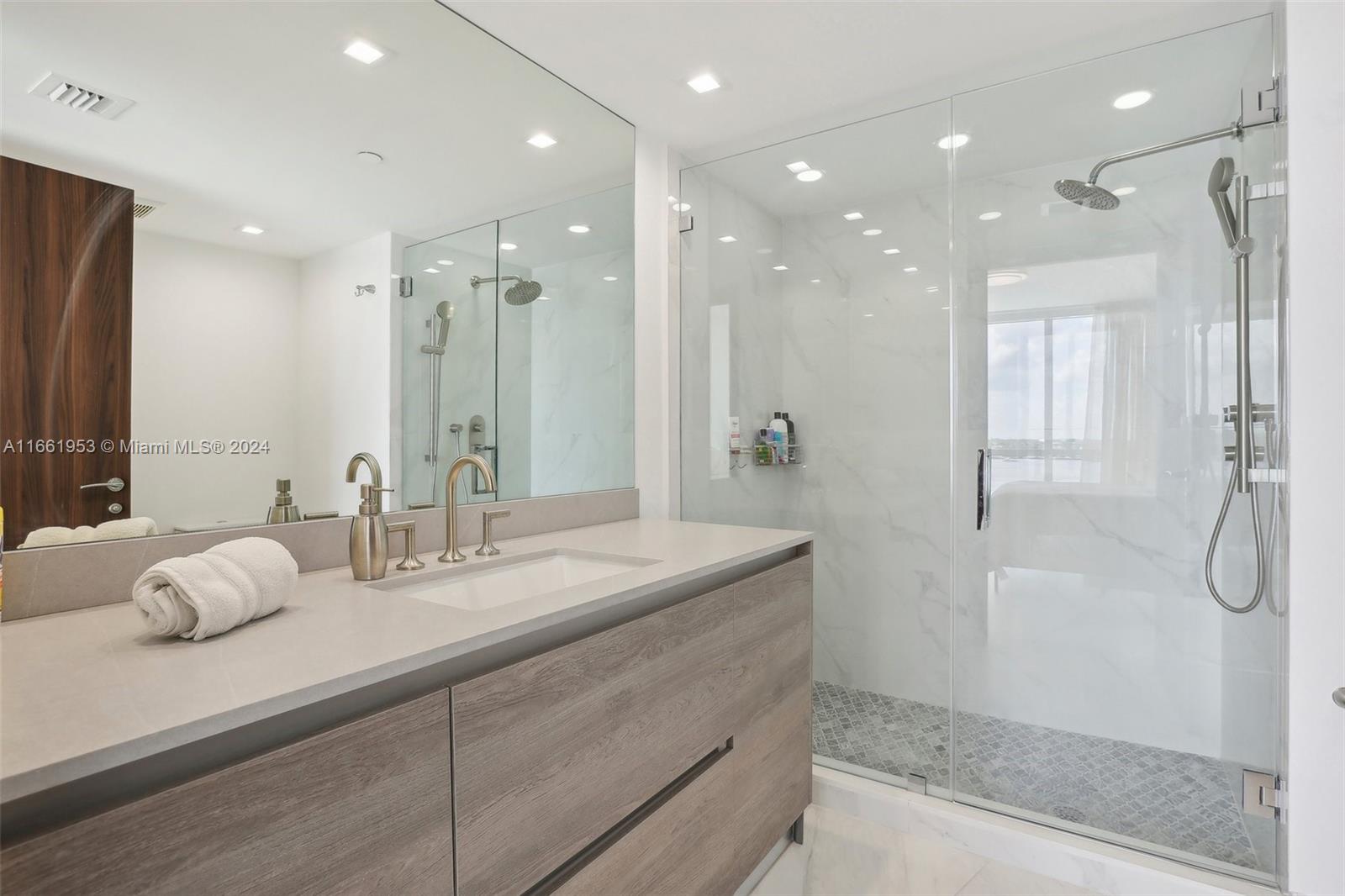 450 Alton Rd #901-902, Miami Beach FL 33139