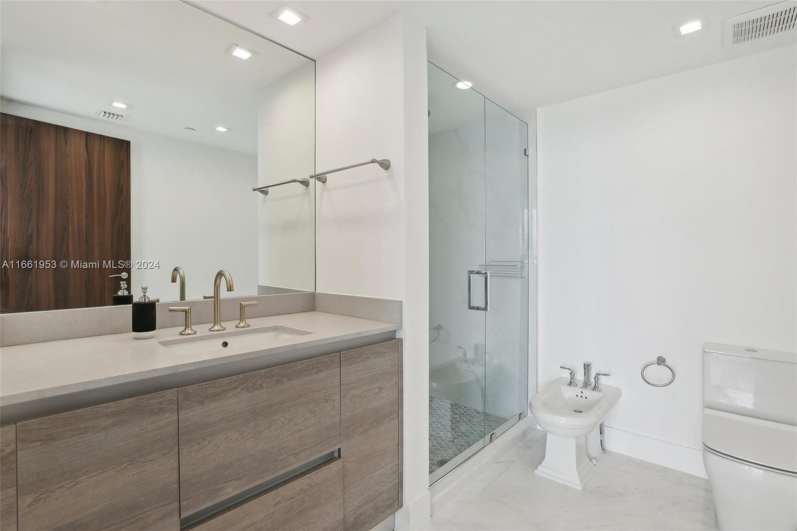 450 Alton Rd #901-902, Miami Beach FL 33139