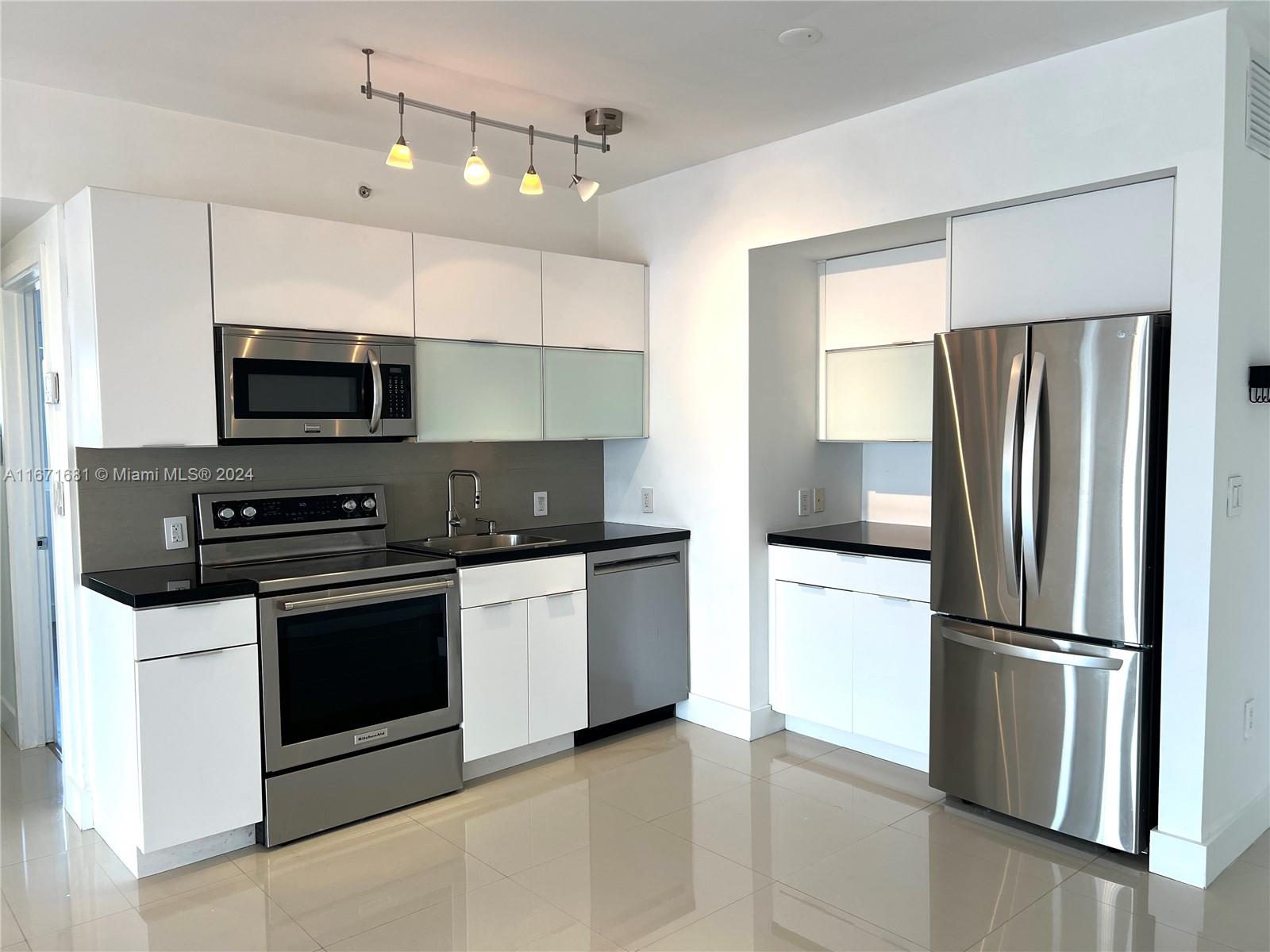 7700 Tatum Waterway Dr #403, Miami Beach FL 33141