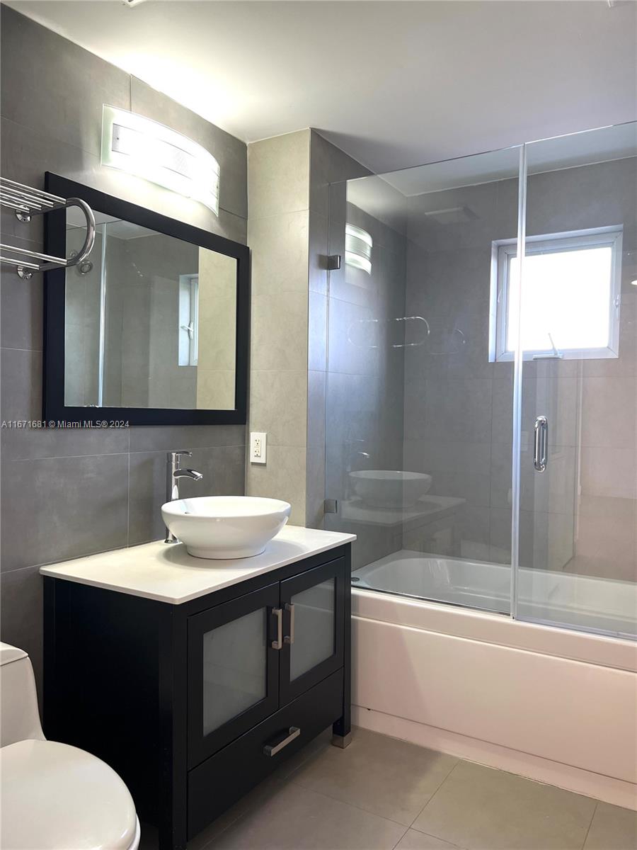 7700 Tatum Waterway Dr #403, Miami Beach FL 33141