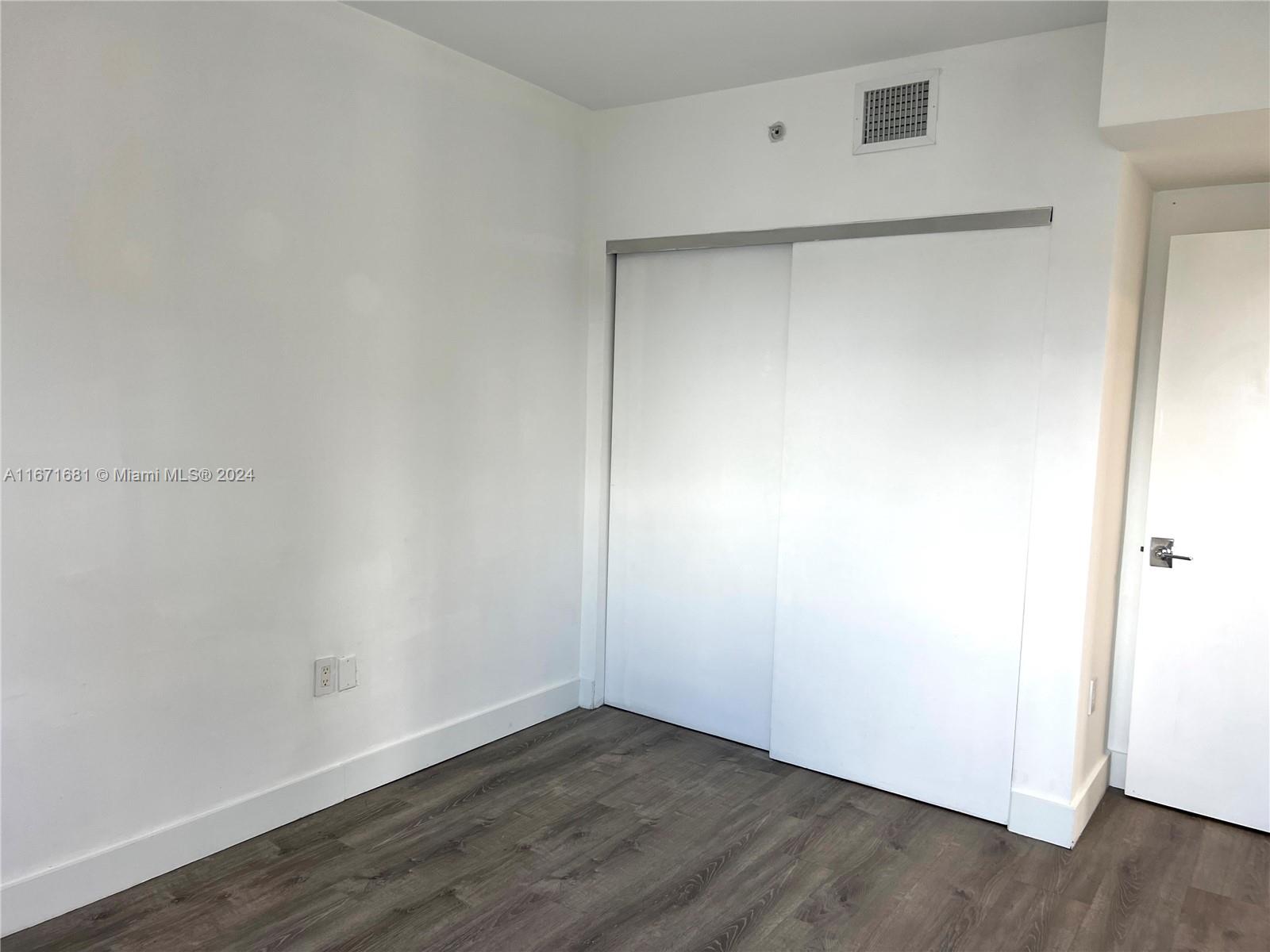 7700 Tatum Waterway Dr #403, Miami Beach FL 33141