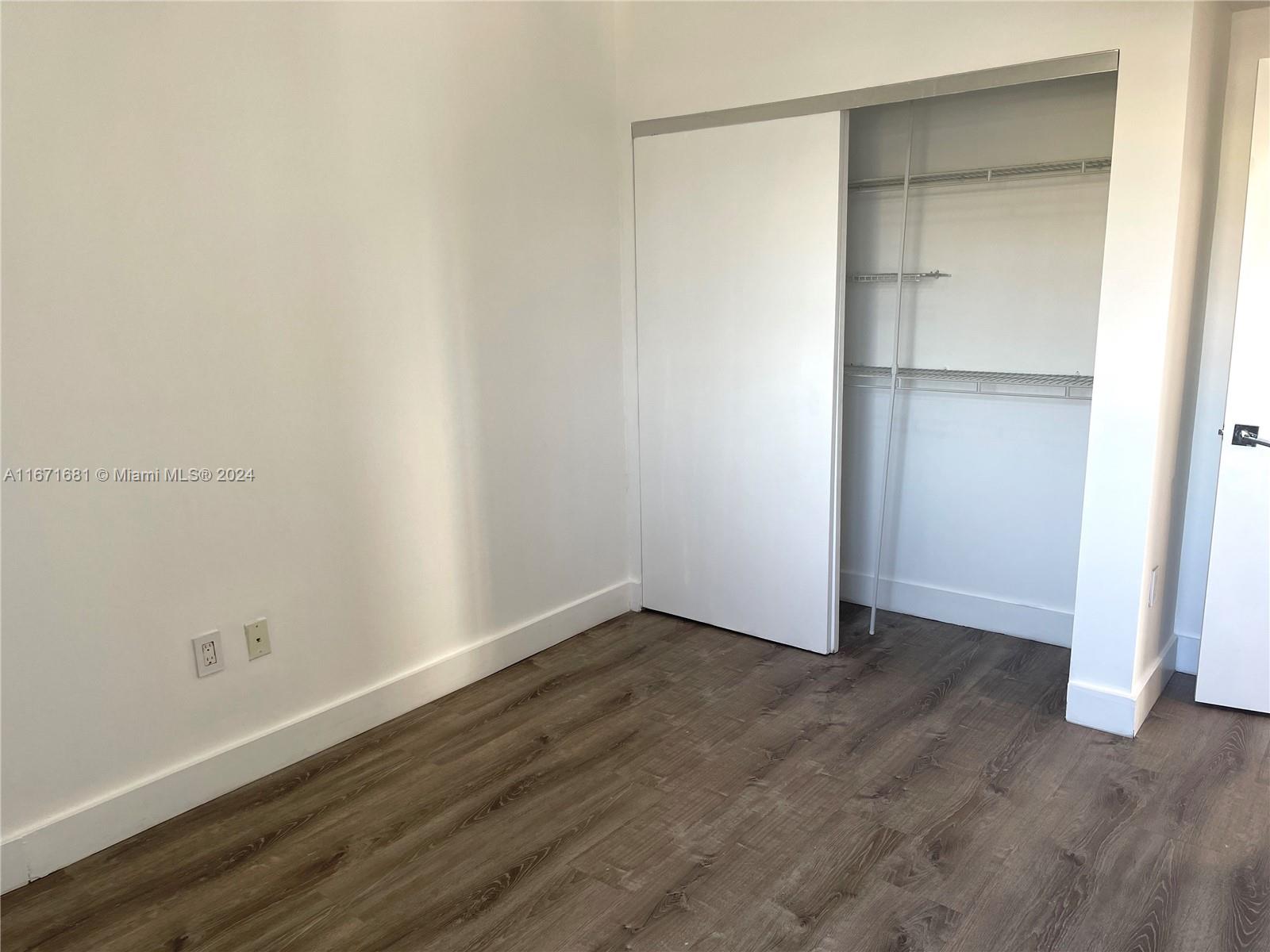 7700 Tatum Waterway Dr #403, Miami Beach FL 33141