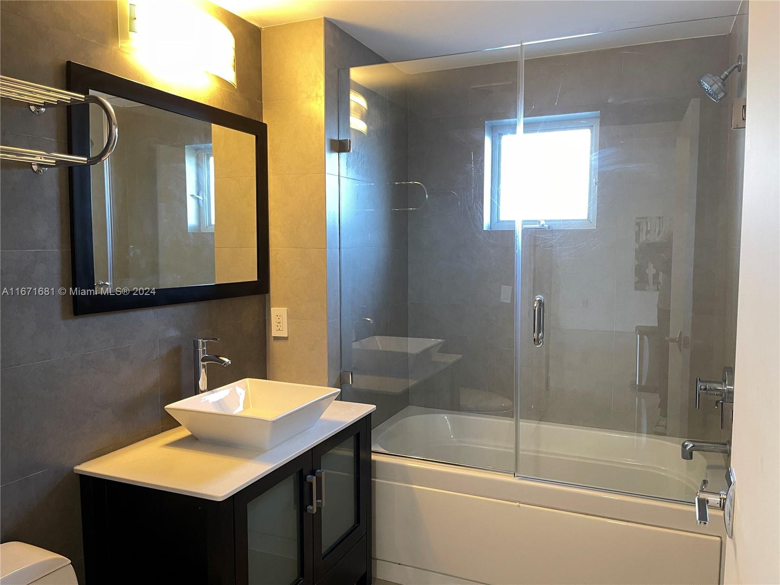 7700 Tatum Waterway Dr #403, Miami Beach FL 33141