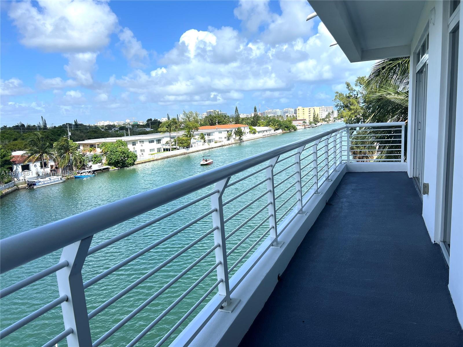 7700 Tatum Waterway Dr #403, Miami Beach FL 33141