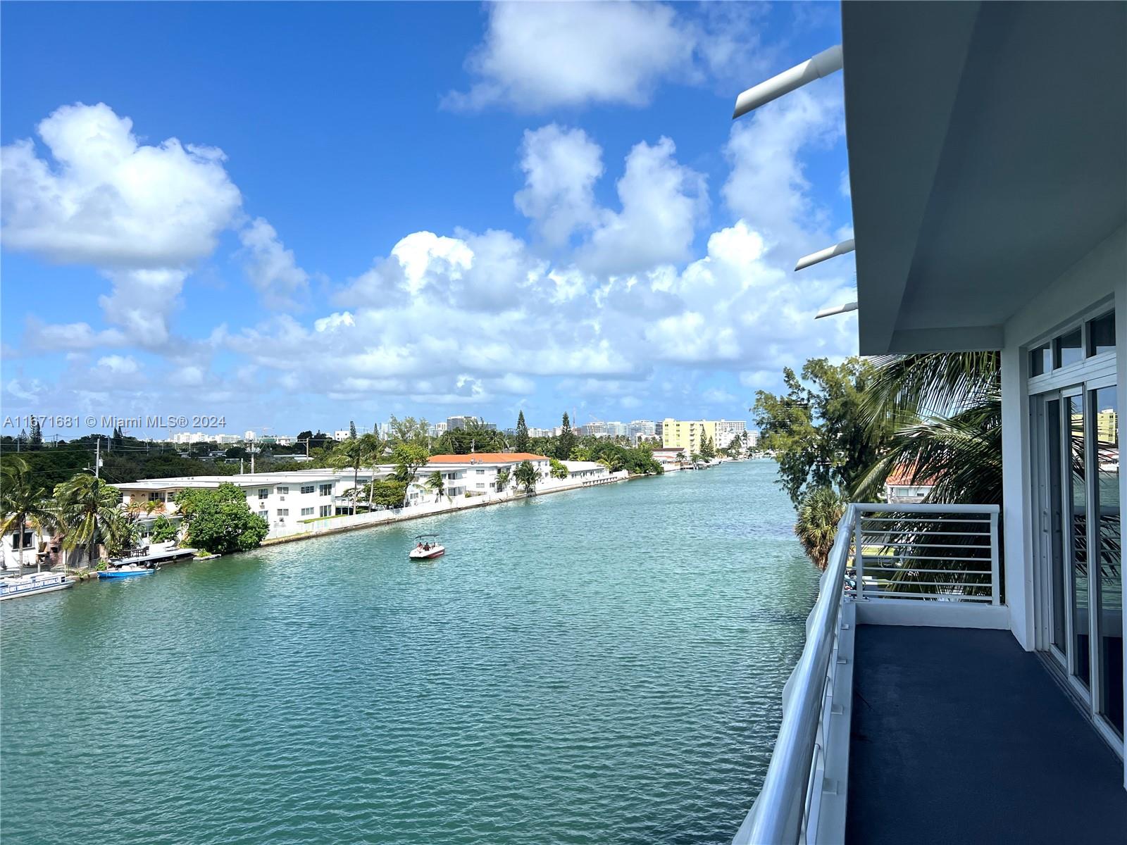 7700 Tatum Waterway Dr #403, Miami Beach FL 33141