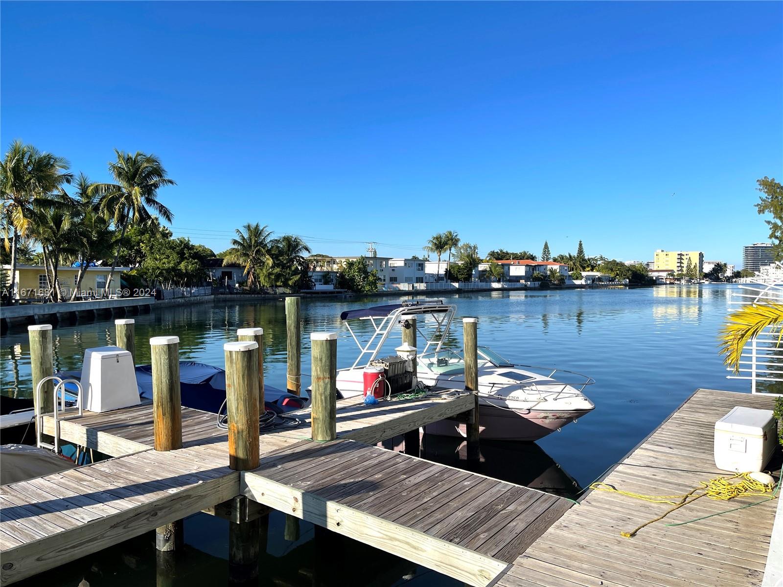 7700 Tatum Waterway Dr #403, Miami Beach FL 33141