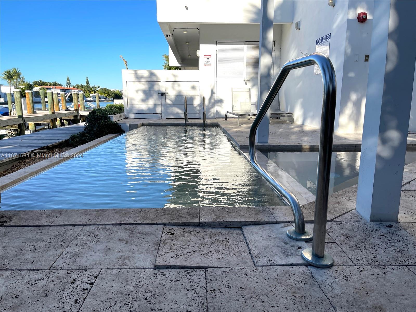 7700 Tatum Waterway Dr #403, Miami Beach FL 33141