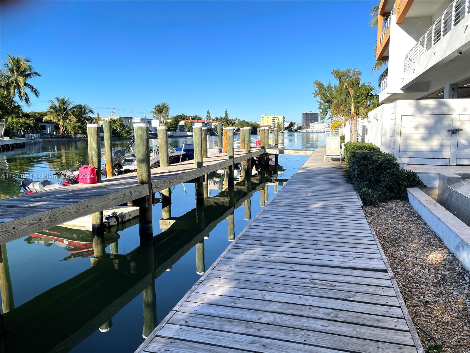 7700 Tatum Waterway Dr #403, Miami Beach FL 33141