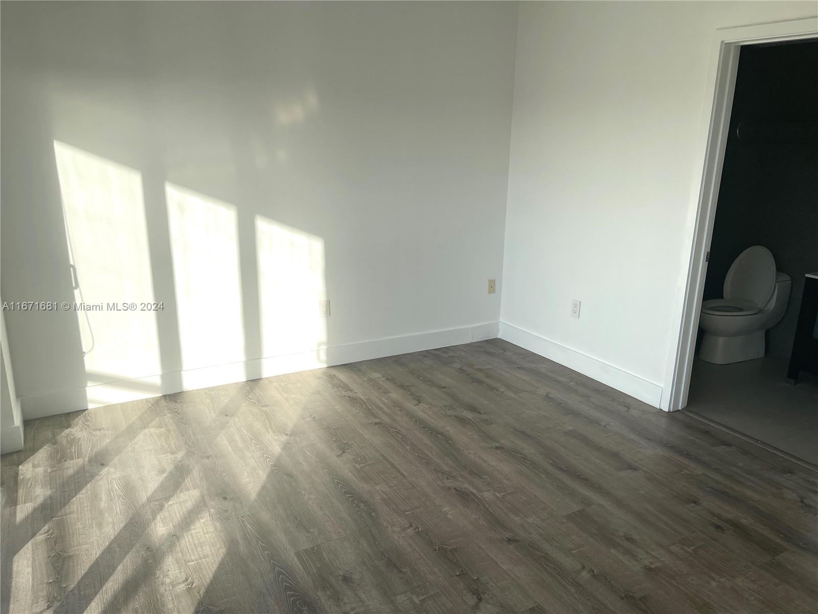 7700 Tatum Waterway Dr #403, Miami Beach FL 33141