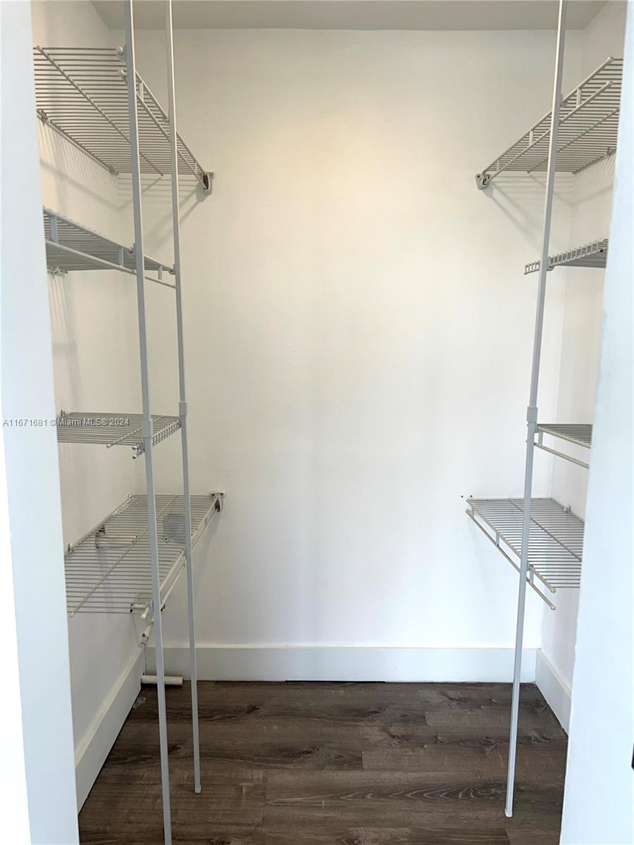 7700 Tatum Waterway Dr #403, Miami Beach FL 33141