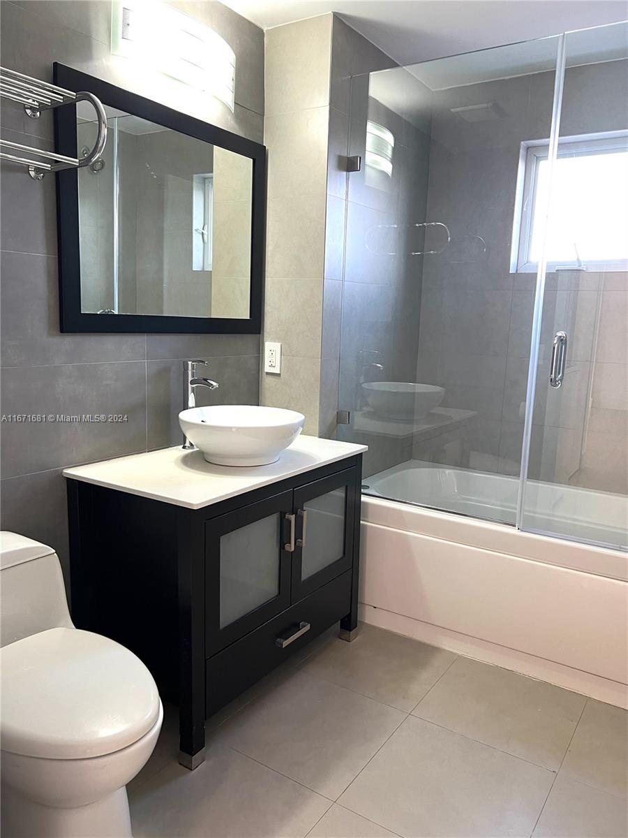 7700 Tatum Waterway Dr #403, Miami Beach FL 33141