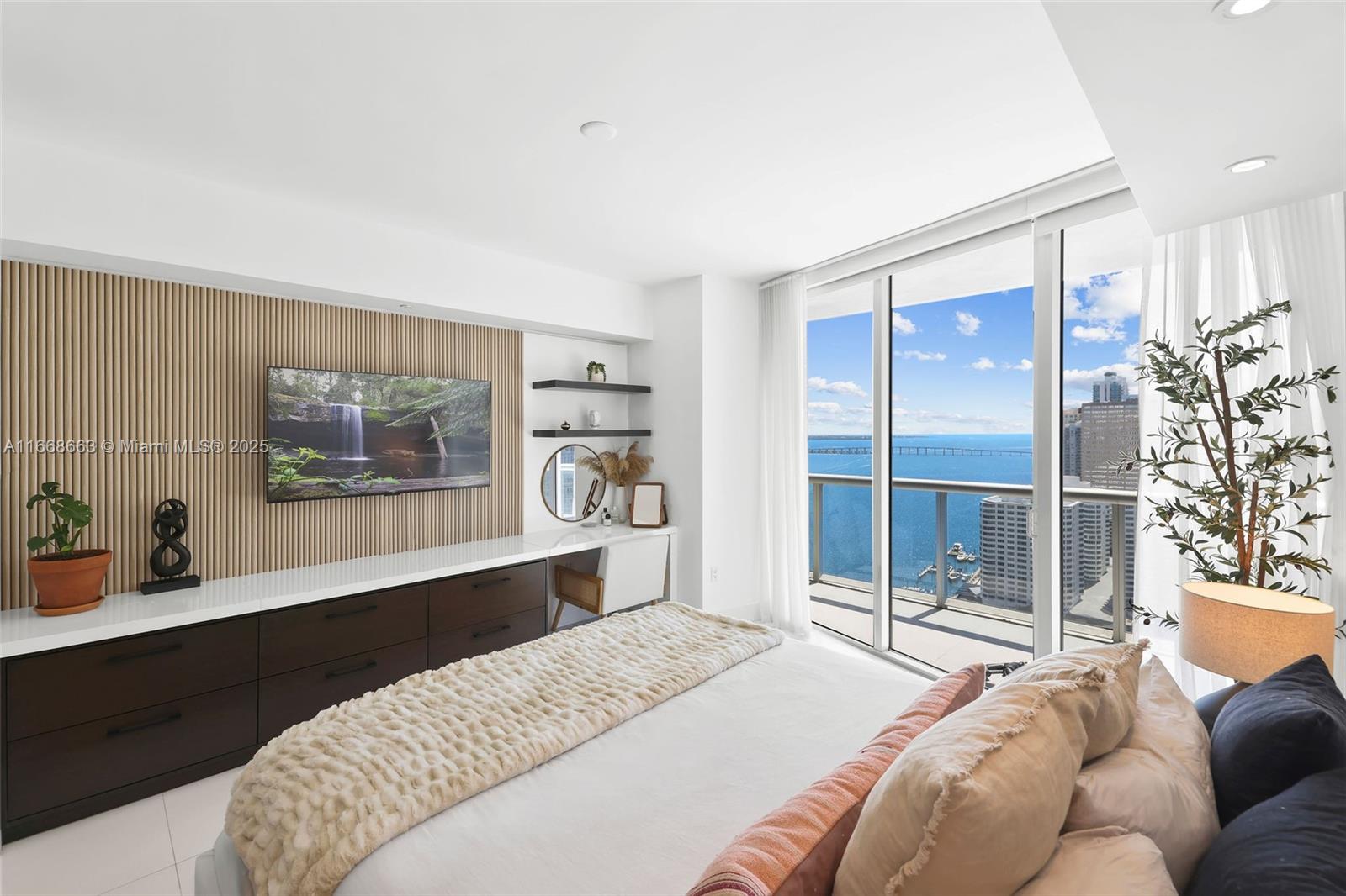 495 Brickell Ave #2905, Miami FL 33131