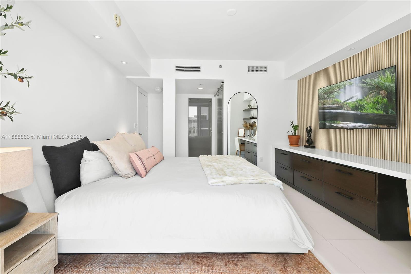 495 Brickell Ave #2905, Miami FL 33131