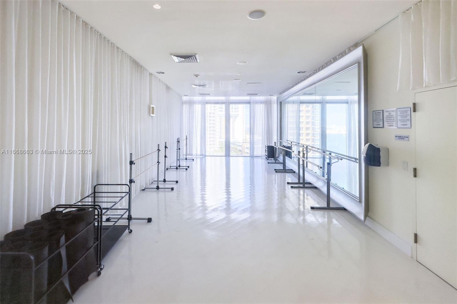 495 Brickell Ave #2905, Miami FL 33131