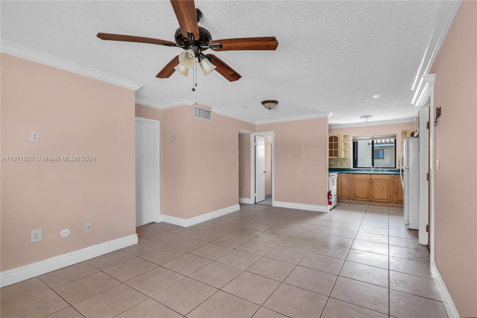 2760 W 62nd Pl #203, Hialeah, Florida image 3