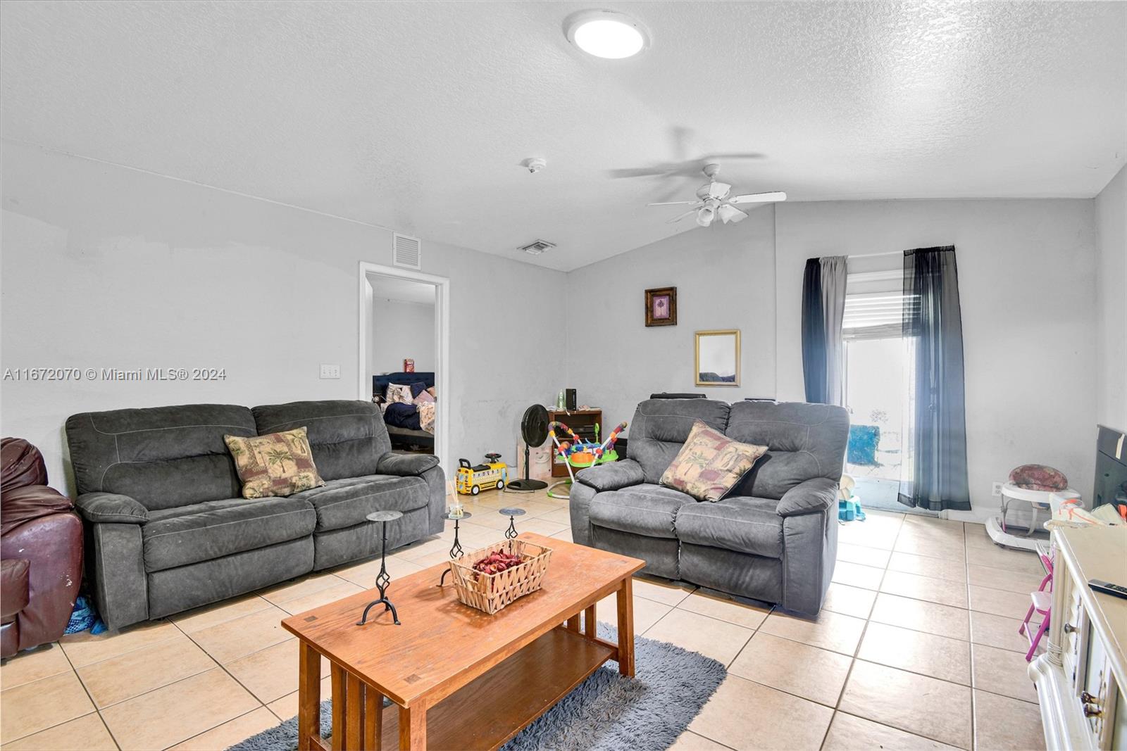 230 NE 35th St, Oakland Park, Florida image 19