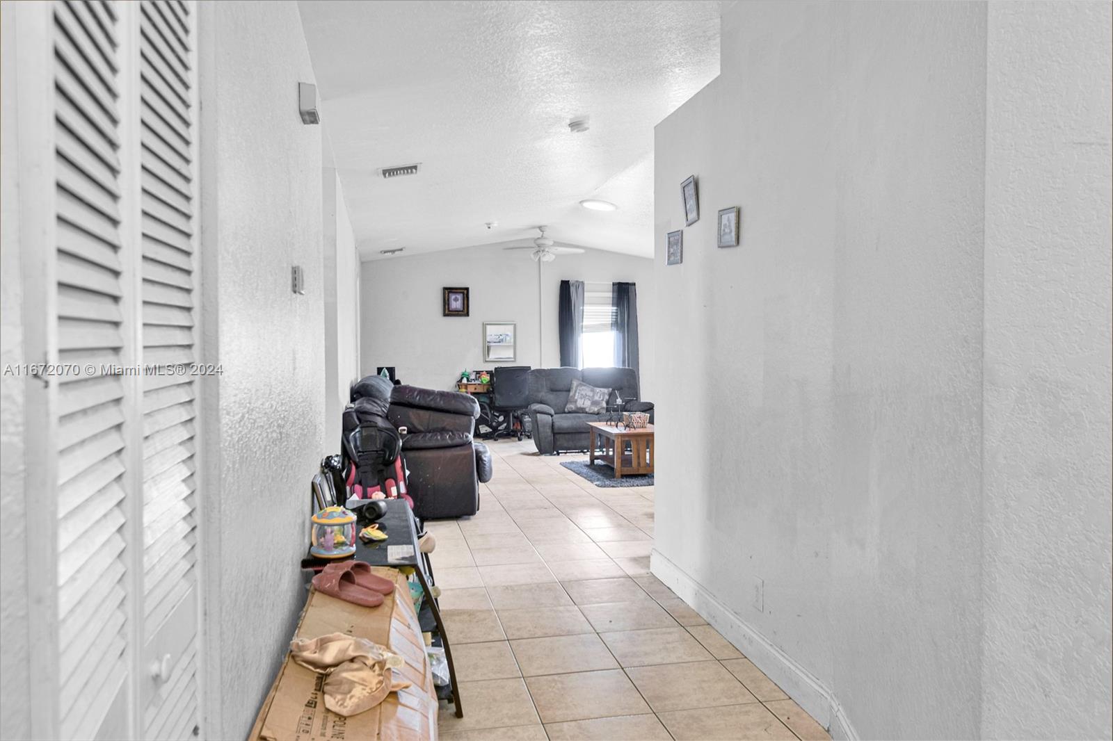 230 NE 35th St, Oakland Park, Florida image 4