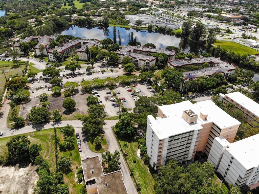 3301 Spanish Moss Ter #704, Lauderhill, Florida image 9