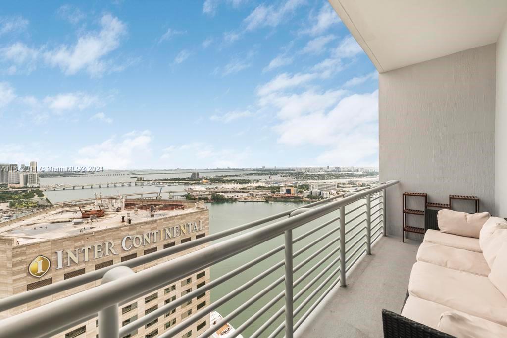 Apartamento à Venda em Miami, FL