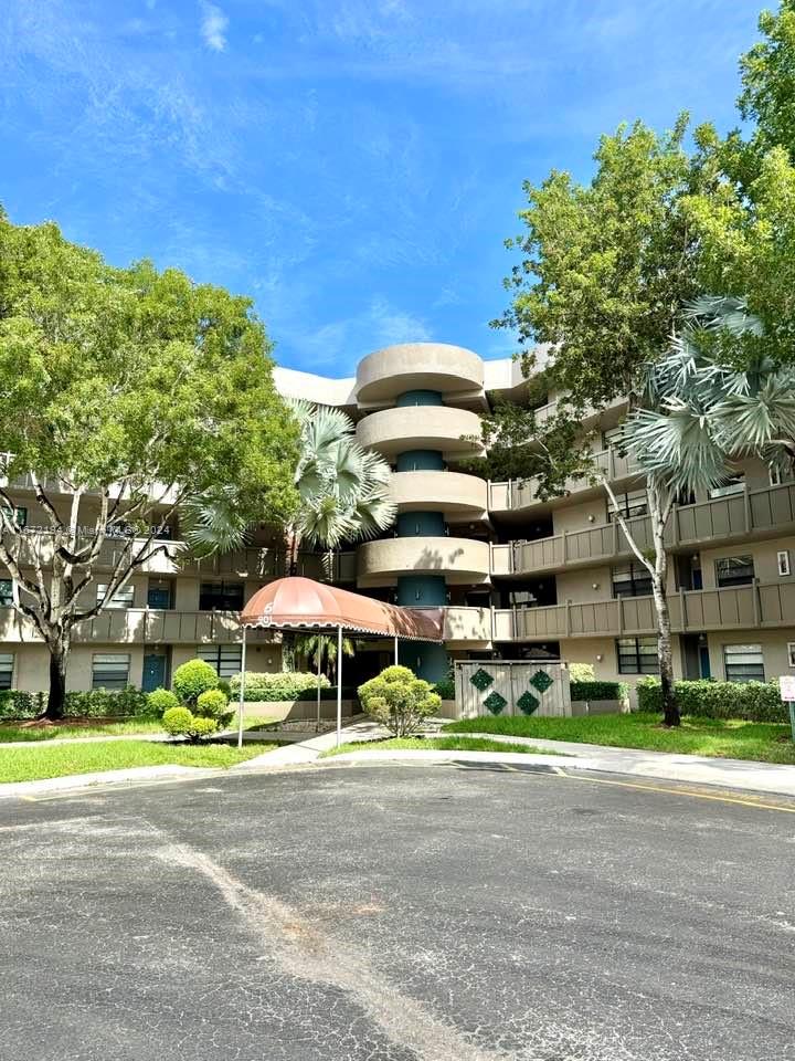 901 Colony Point Cir #509, Pembroke Pines, Florida image 2