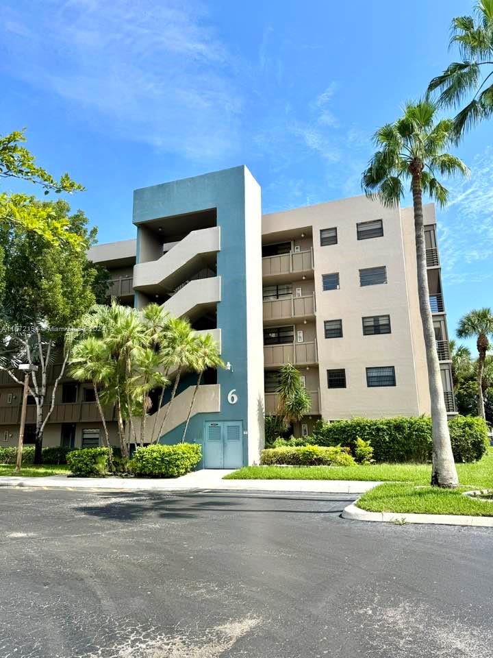 901 Colony Point Cir #509, Pembroke Pines, Florida image 3