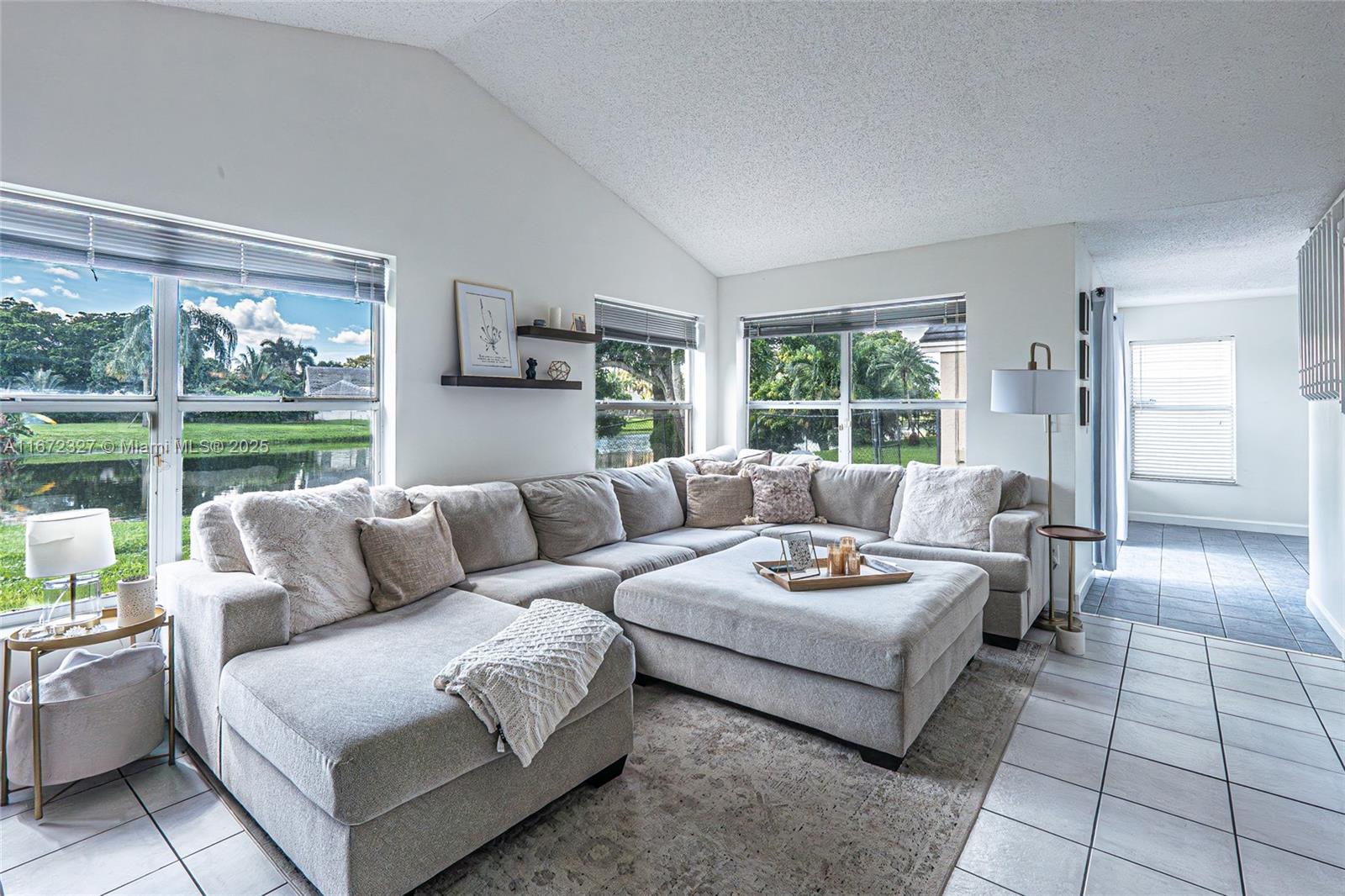 2913 Myrtle Oak Cir, Davie, Florida image 4